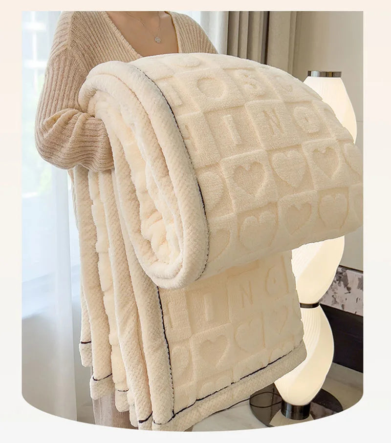 Giftiform™ HearthSoft – Diese dicke, doppelseitige Fleecedecke aus 100 % Polyester bietet ein luxuriös weiches Tragegefühl und speichert die Wärme. Das Material ist maschinenwaschbar, strapazierfähig und farbecht. 